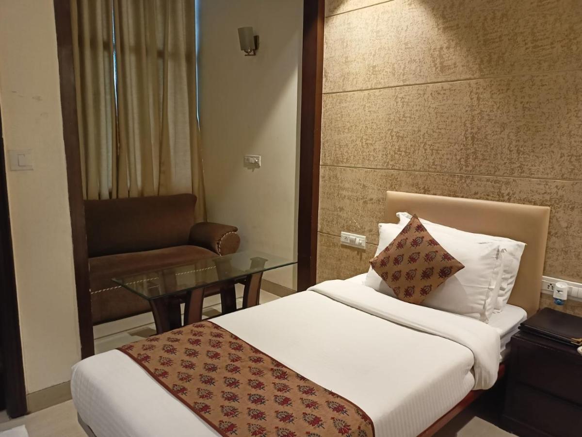 Cosy Grand, Chanakyapuri By The Cosy Hotels Nueva Delhi Exterior foto
