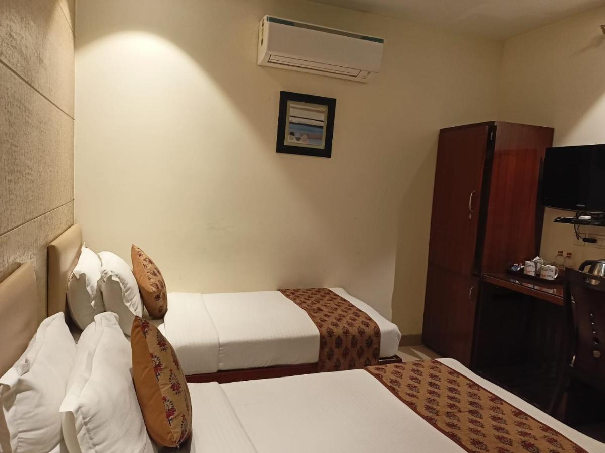 Cosy Grand, Chanakyapuri By The Cosy Hotels Nueva Delhi Exterior foto