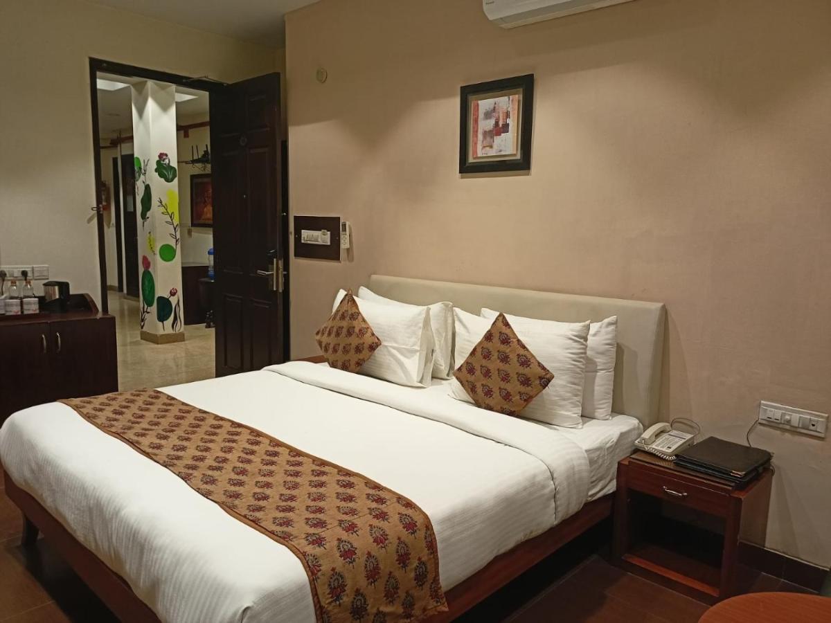 Cosy Grand, Chanakyapuri By The Cosy Hotels Nueva Delhi Exterior foto