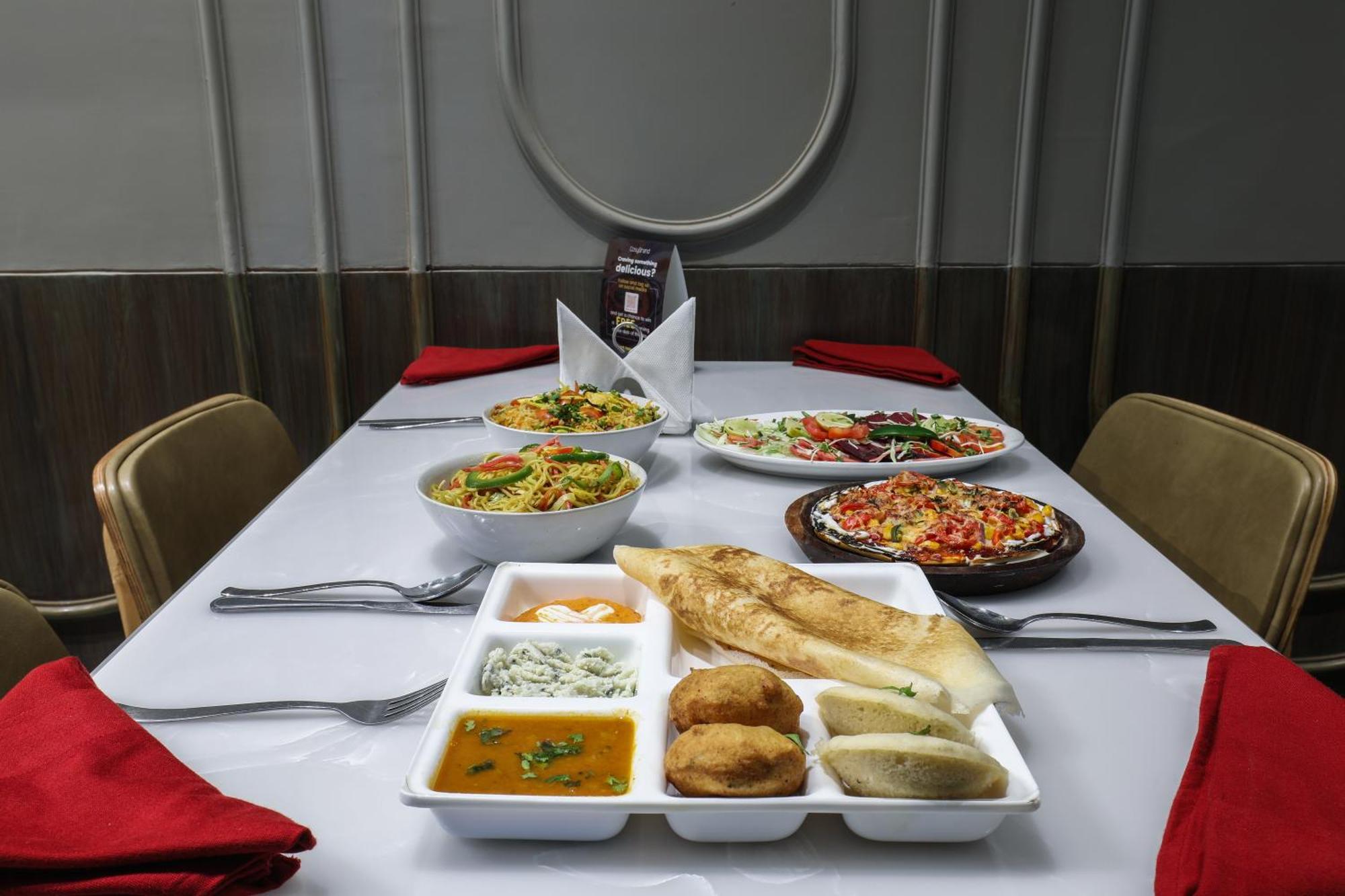Cosy Grand, Chanakyapuri By The Cosy Hotels Nueva Delhi Exterior foto