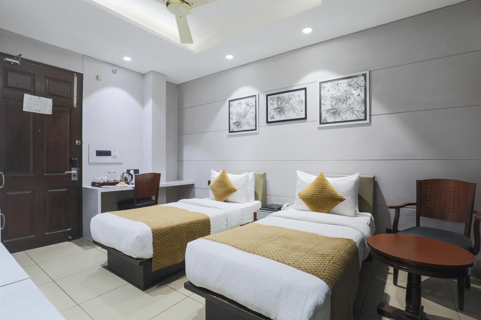 Cosy Grand, Chanakyapuri By The Cosy Hotels Nueva Delhi Exterior foto