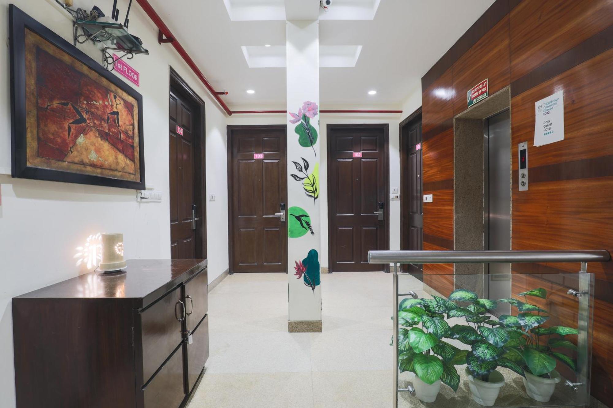 Cosy Grand, Chanakyapuri By The Cosy Hotels Nueva Delhi Exterior foto