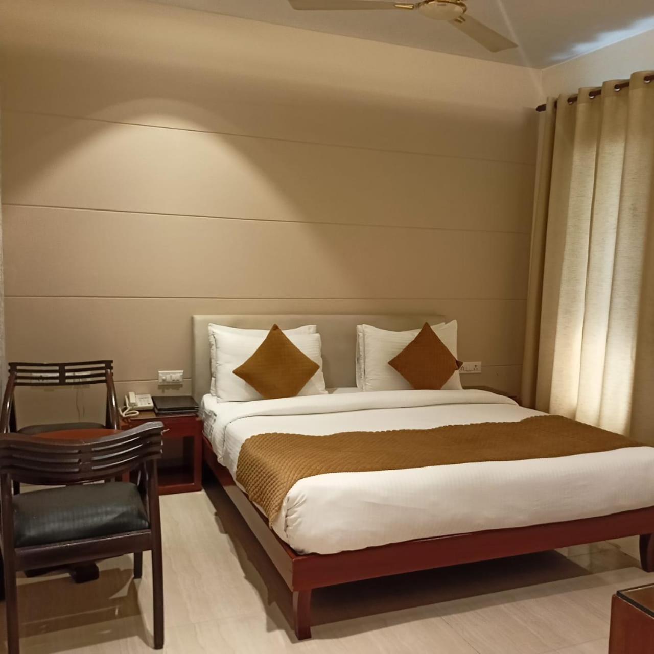 Cosy Grand, Chanakyapuri By The Cosy Hotels Nueva Delhi Exterior foto