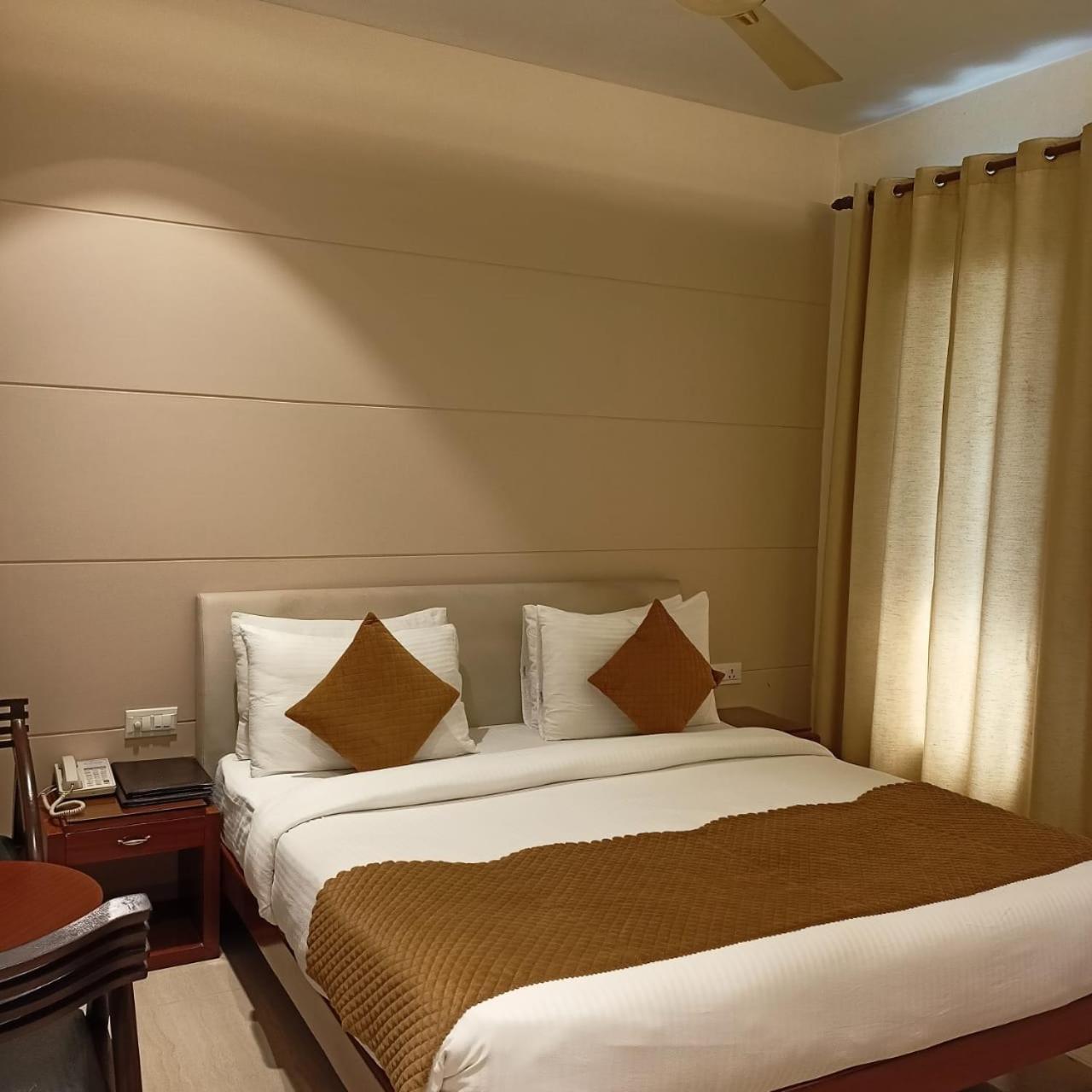 Cosy Grand, Chanakyapuri By The Cosy Hotels Nueva Delhi Exterior foto