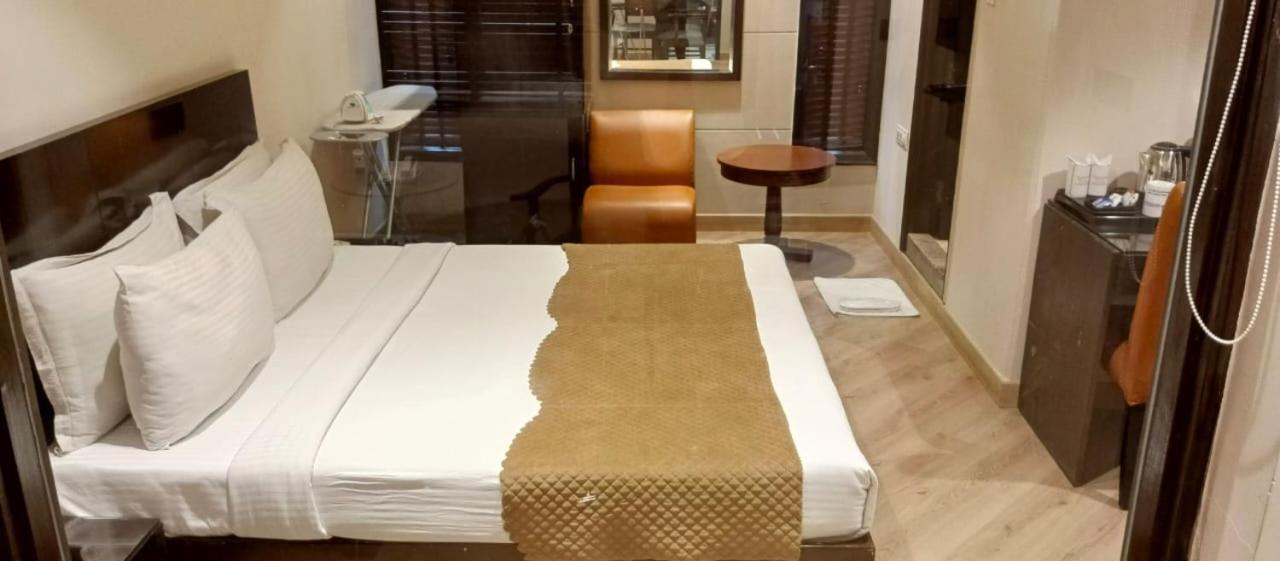Cosy Grand, Chanakyapuri By The Cosy Hotels Nueva Delhi Exterior foto
