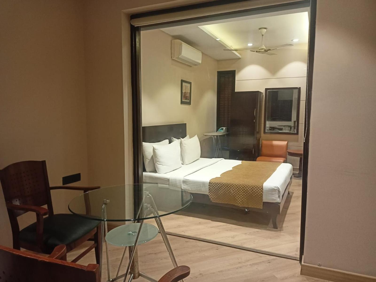 Cosy Grand, Chanakyapuri By The Cosy Hotels Nueva Delhi Exterior foto