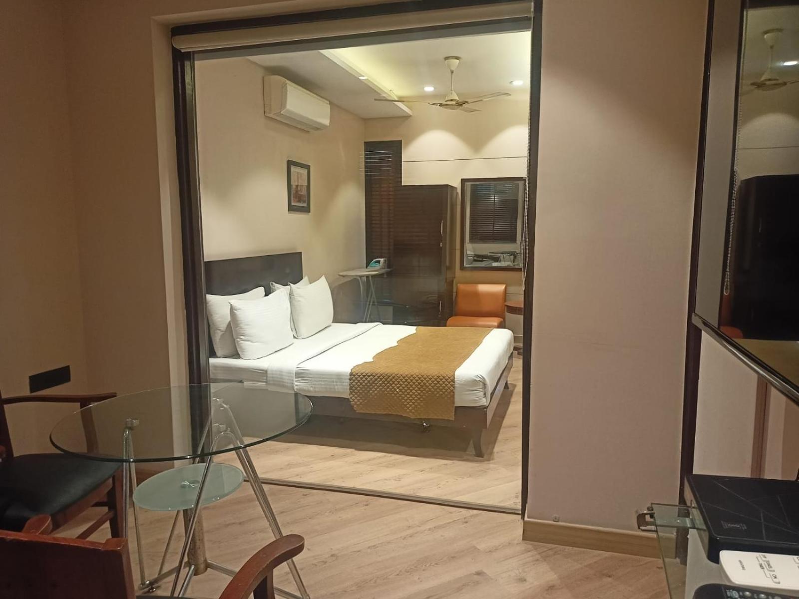 Cosy Grand, Chanakyapuri By The Cosy Hotels Nueva Delhi Exterior foto